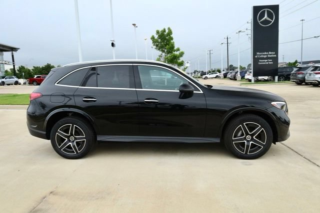 Used 2026 Mercedes-Benz GLC 300 image 2