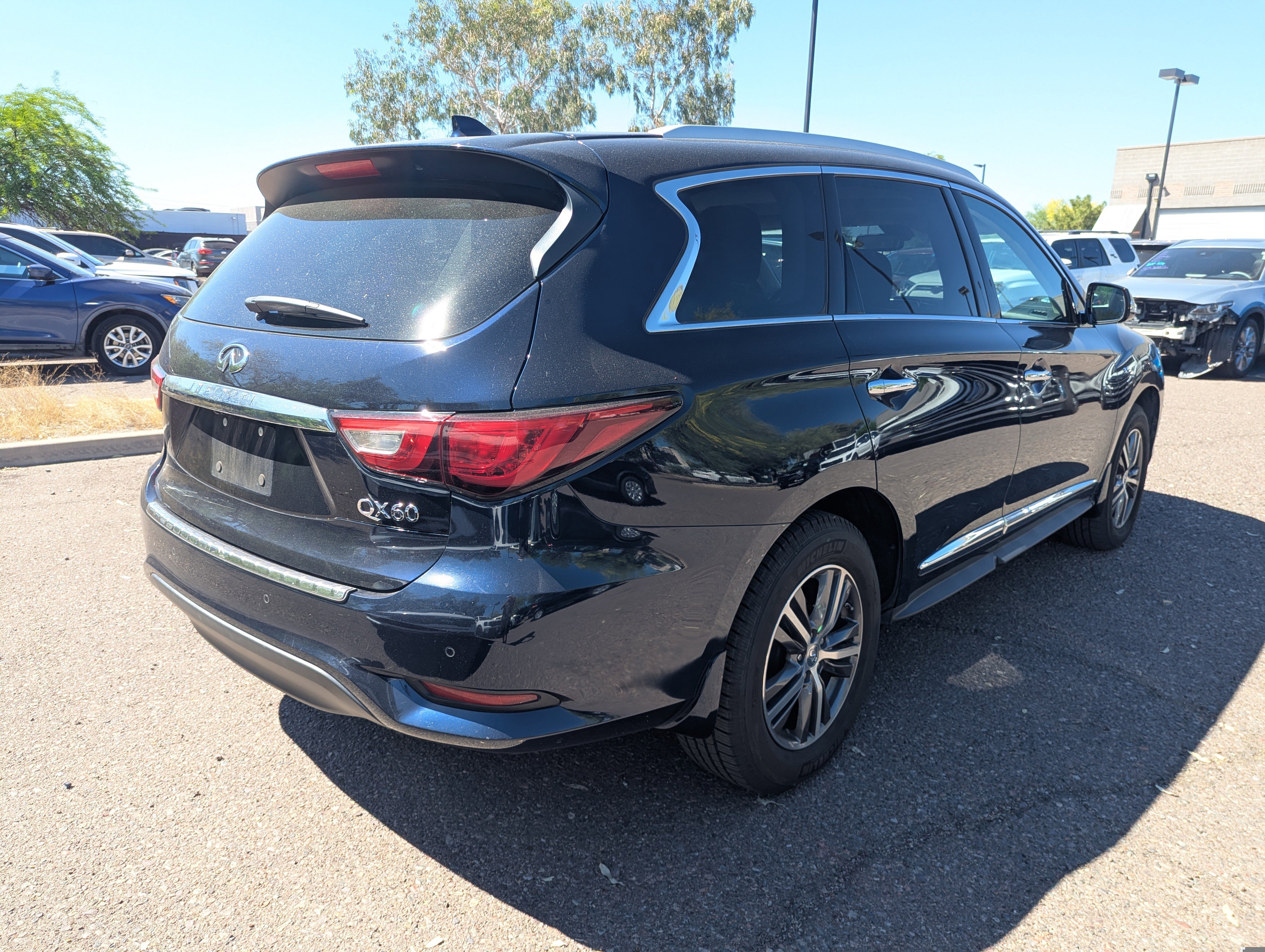 Used 2018 INFINITI QX60 AWD w/ Premium Plus Package image 3