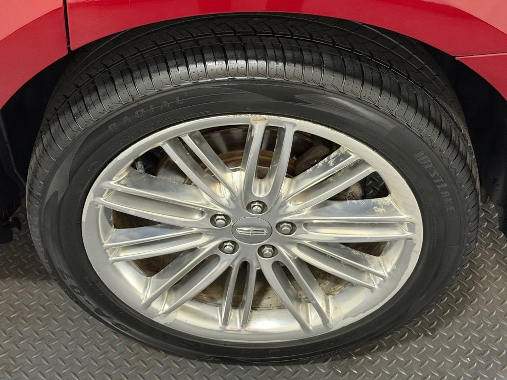 Used 2013 Lincoln MKT AWD image 22