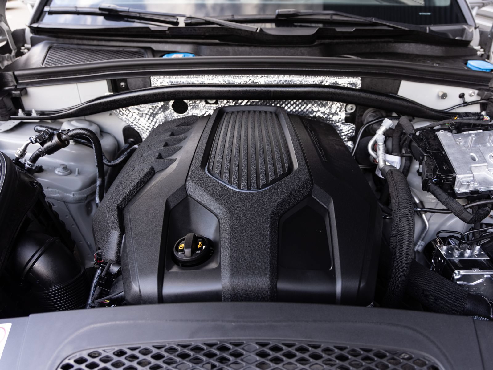 New 2025 Porsche Macan AWD/4WD image 36