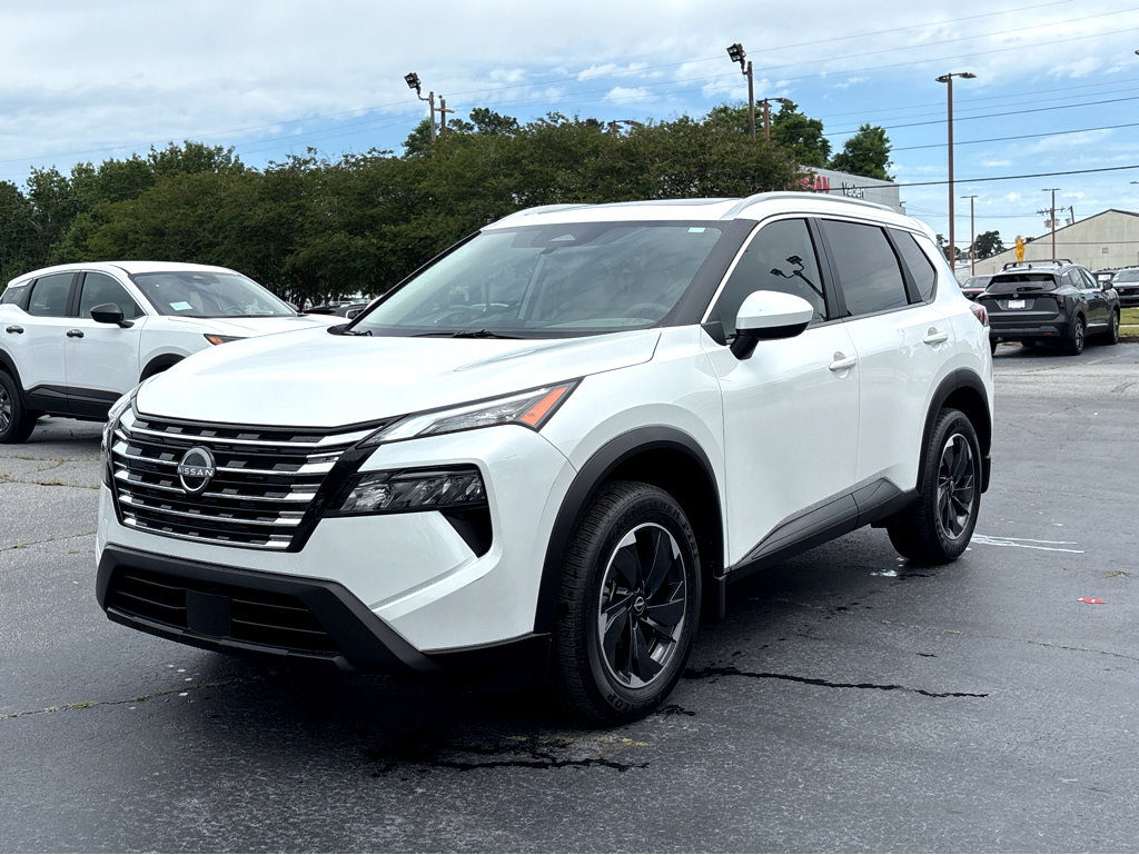 Used 2025 Nissan Rogue SV w/ SV Premium Package FWD image 3