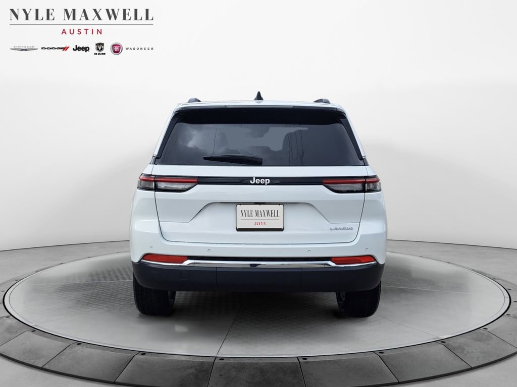 New 2025 Jeep Grand Cherokee Laredo w/ Luxury Tech Group I RWD image 15