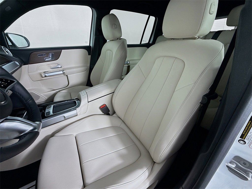 Used 2025 Mercedes-Benz GLB 250 4MATIC image 5