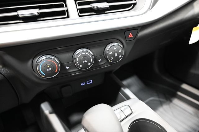 New 2026 Chevrolet Trax RS w/ Sunroof Package FWD image 17