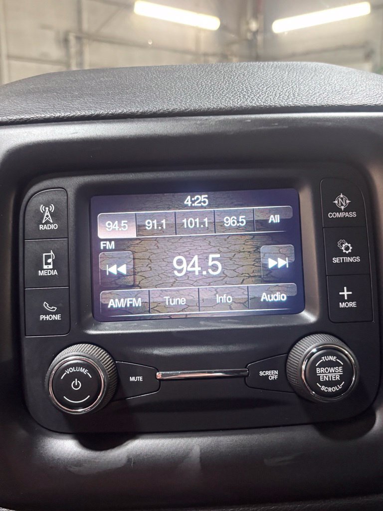 Used 2018 Jeep Compass Latitude AWD/4WD image 9