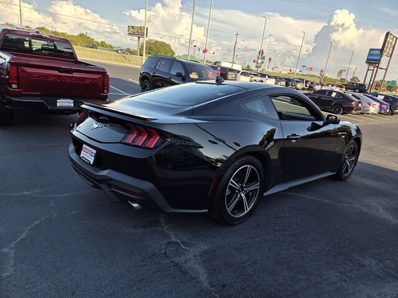 Used 2024 Ford Mustang Premium RWD image 5