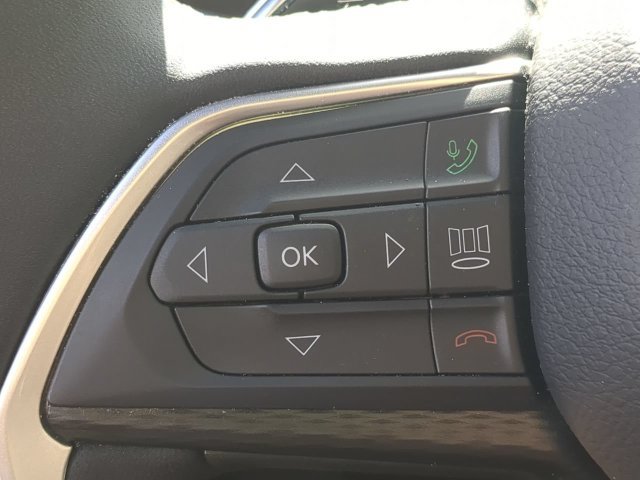Used 2025 Jeep Grand Cherokee Laredo w/ Luxury Tech Group I RWD image 24