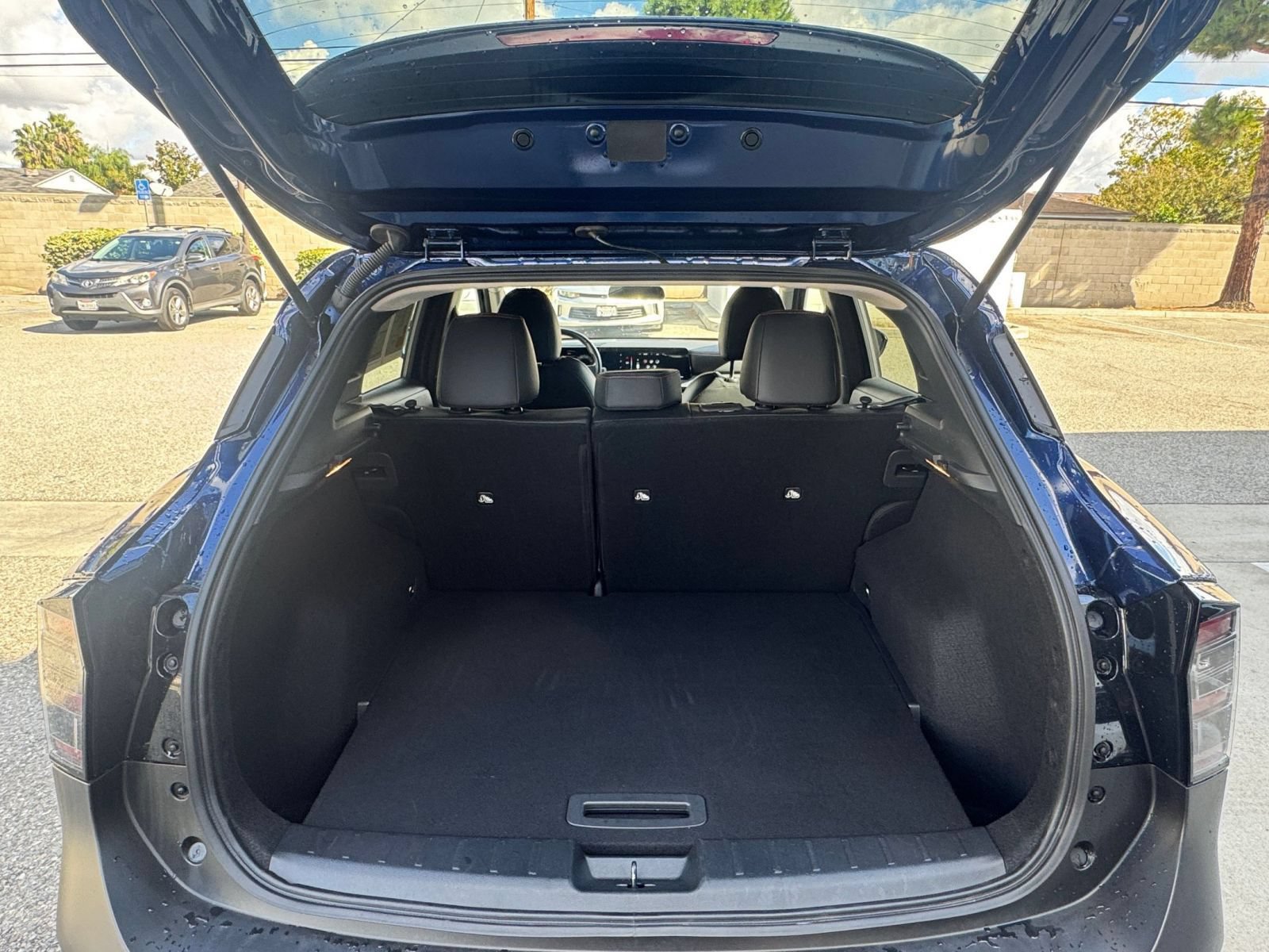 Used 2026 Nissan Kicks SR FWD image 30