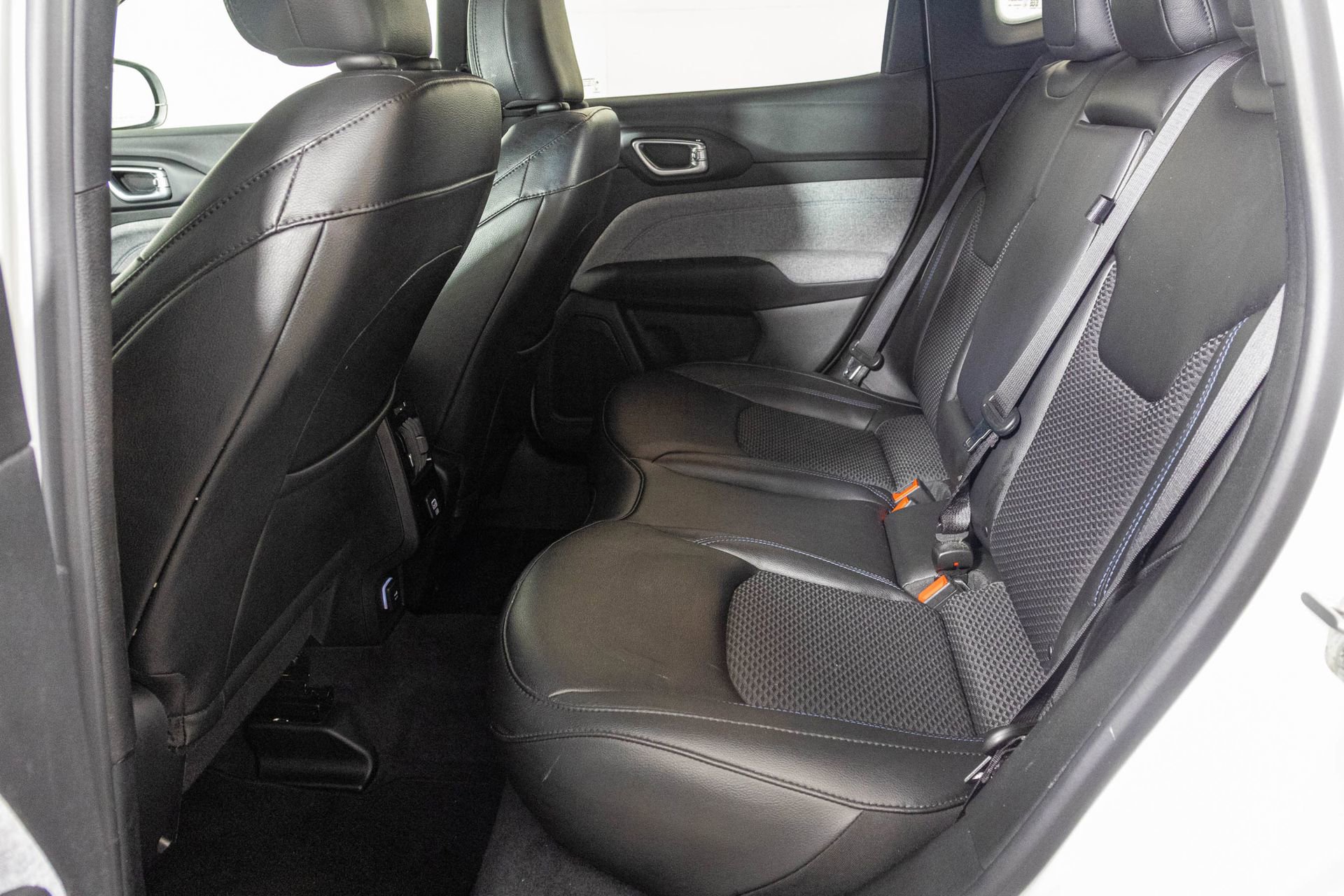 Used 2023 Jeep Compass Latitude image 36