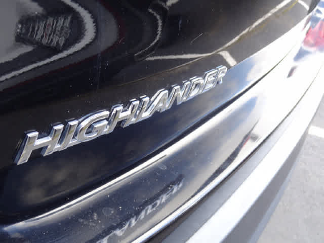 Used 2019 Toyota Highlander LE AWD/4WD image 16