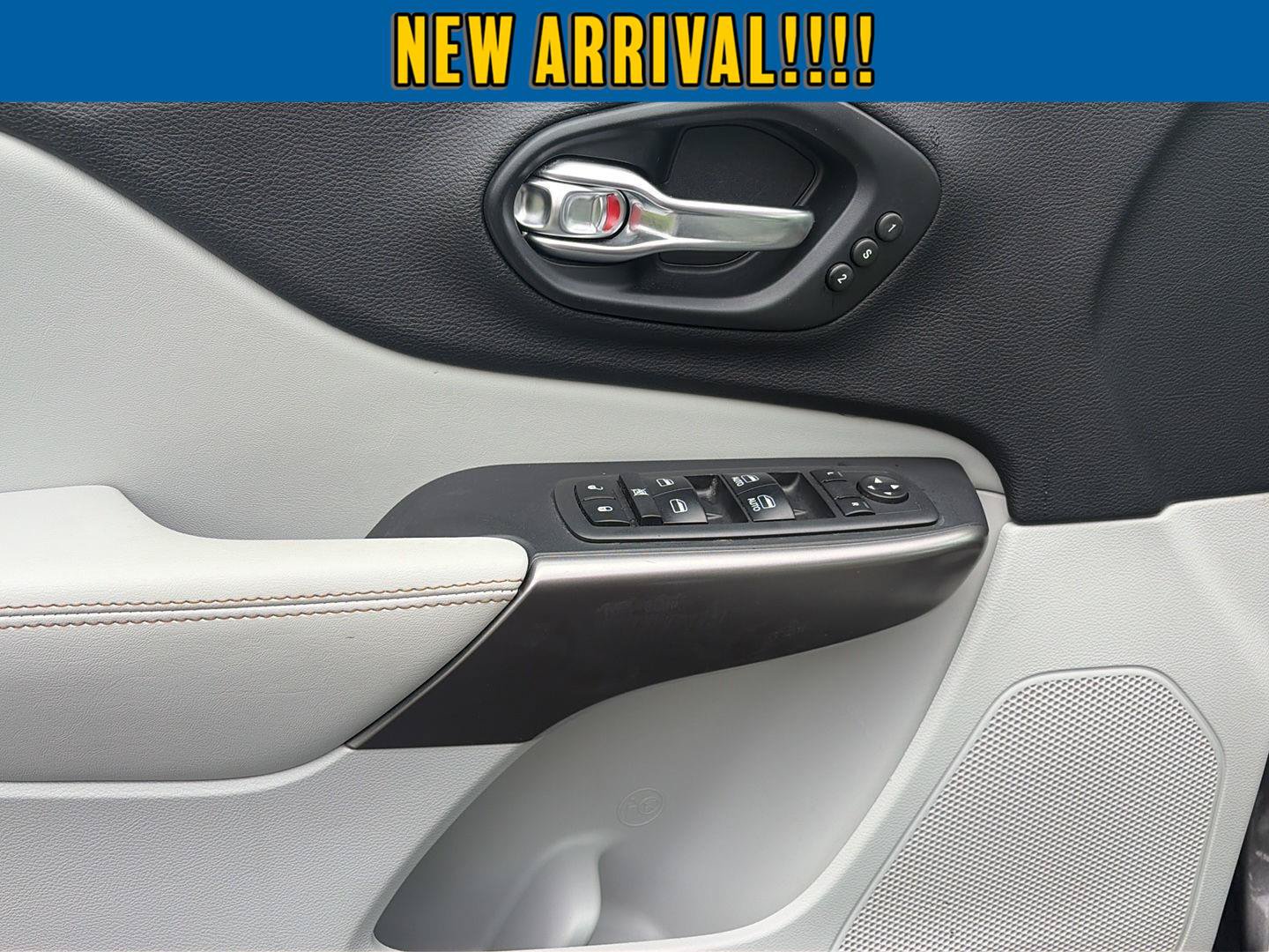 Used 2019 Jeep Cherokee Limited AWD/4WD image 14