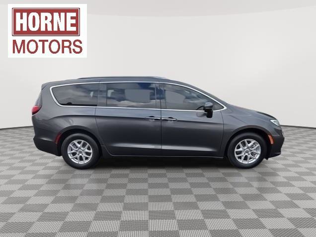 Used 2021 Chrysler Pacifica Touring-L image 9
