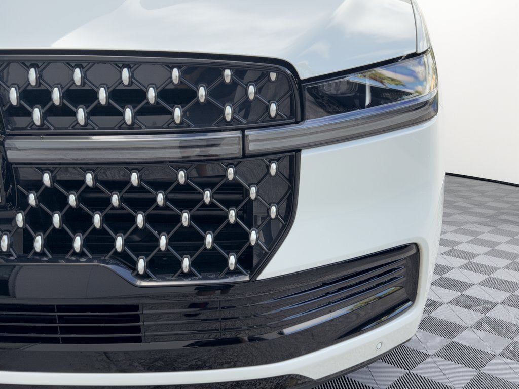 Used 2025 Lincoln Navigator Black Label AWD/4WD image 12