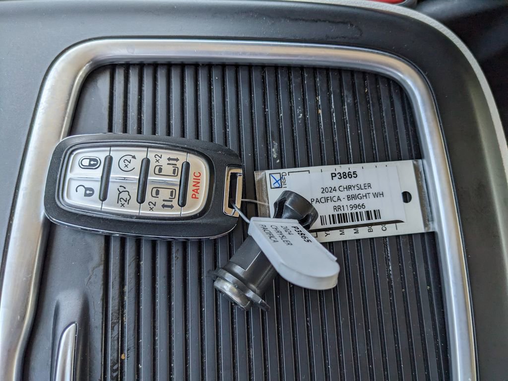 Used 2024 Chrysler Pacifica Touring-L image 52