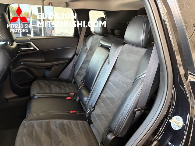 Used 2025 Mitsubishi Outlander SE AWD/4WD image 14
