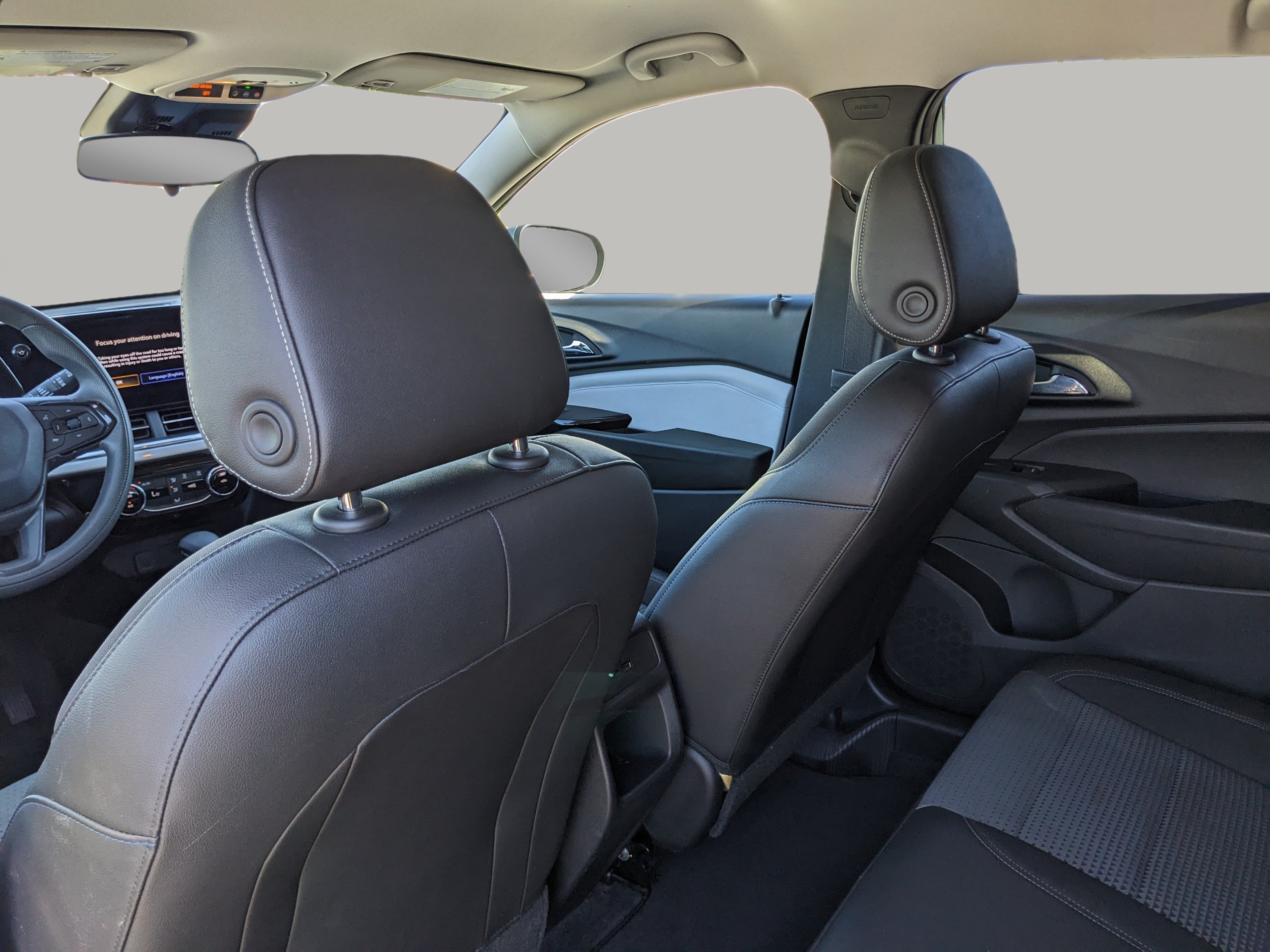 Used 2025 Chevrolet Trax LT FWD image 17