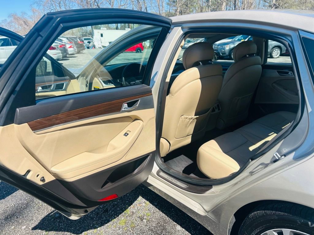 Used 2015 Hyundai Genesis 3.8 image 11