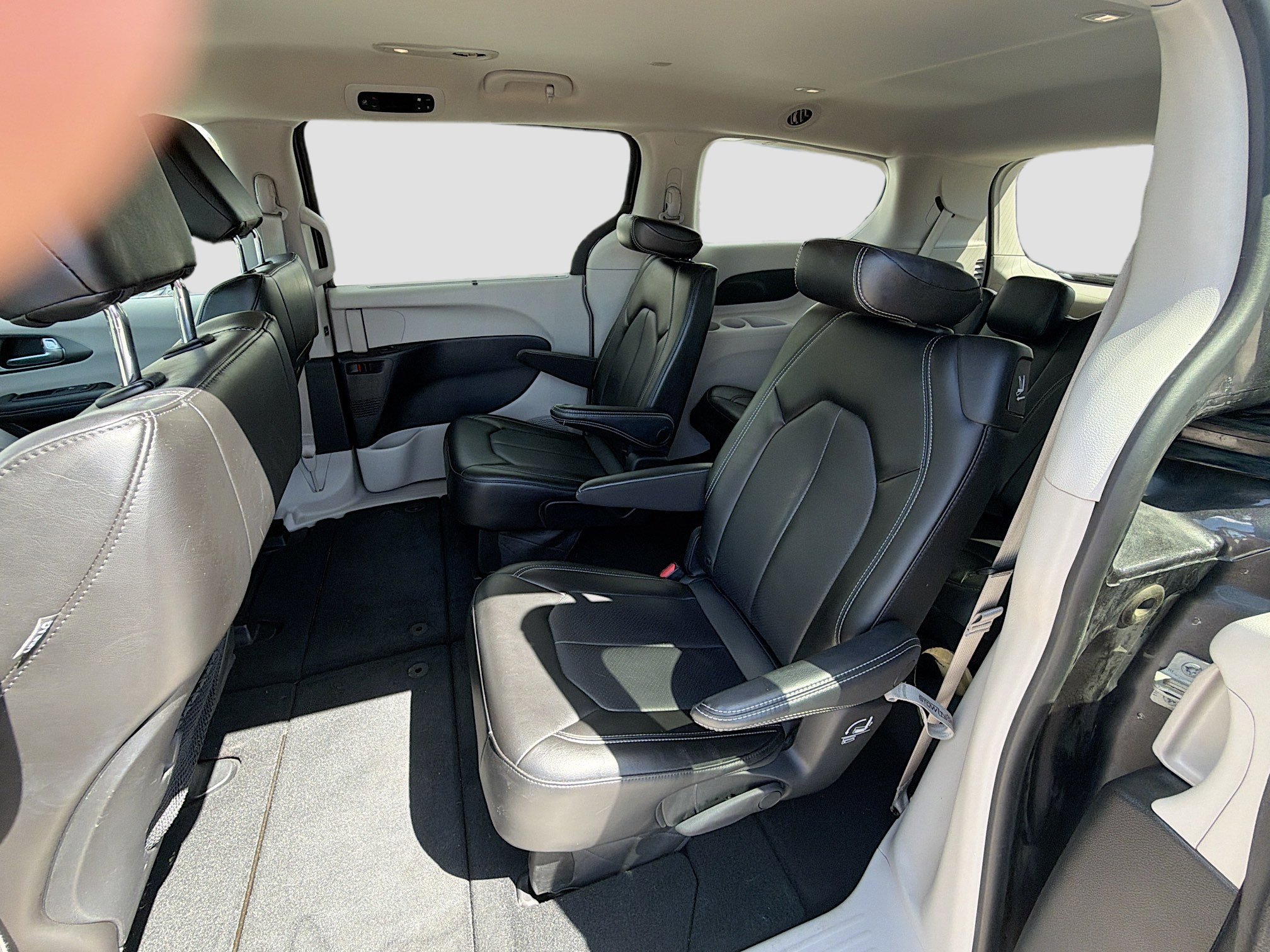 Used 2023 Chrysler Pacifica Touring-L image 22