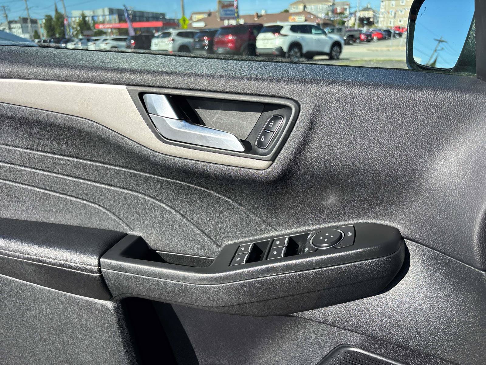 Used 2022 Ford Escape SEL AWD/4WD image 15