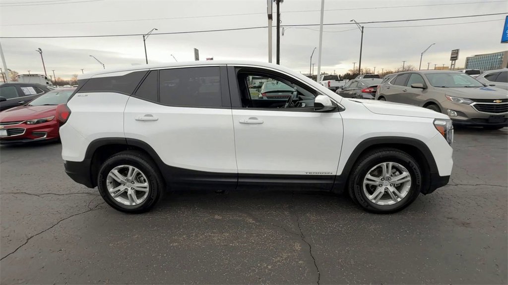 Used 2023 GMC Terrain SLE image 9