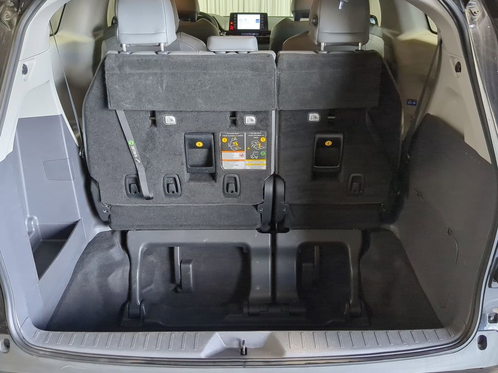 Used 2021 Toyota Sienna XLE FWD image 36