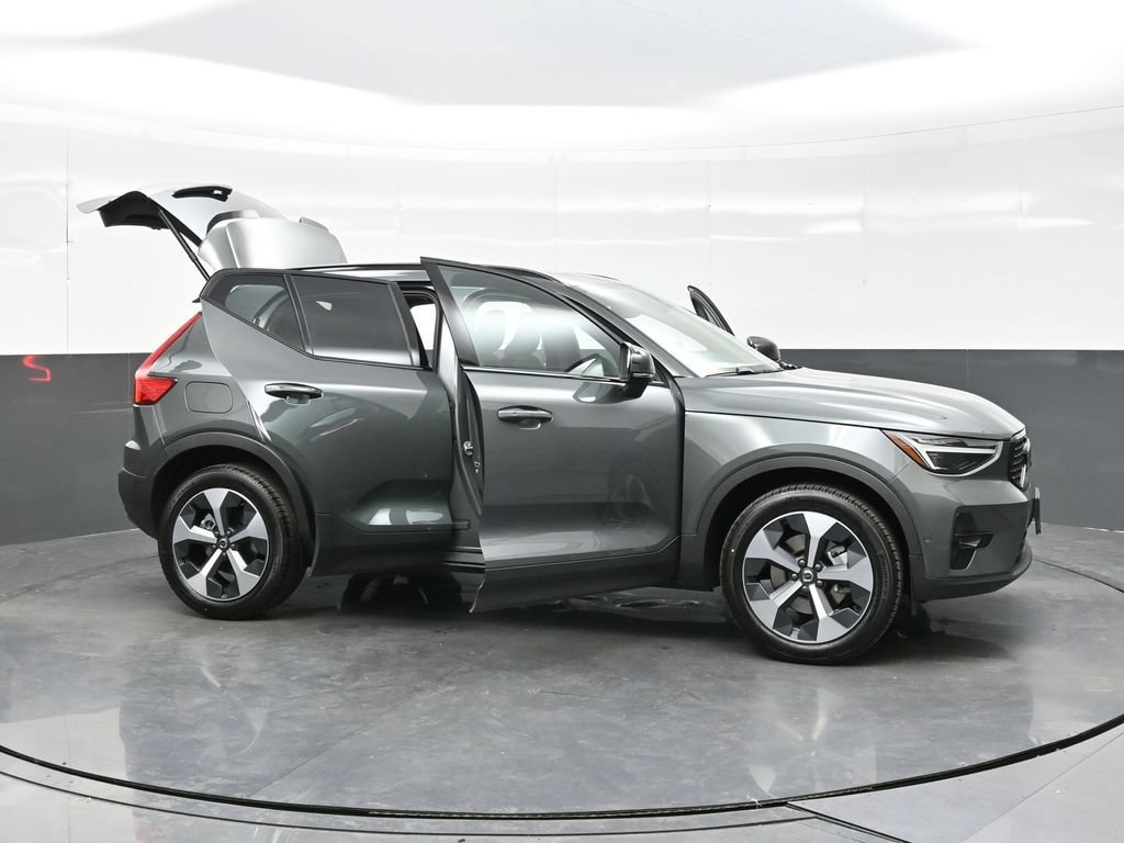 New 2026 Volvo XC40 B5 Plus w/ Protection Package Premier AWD/4WD image 44