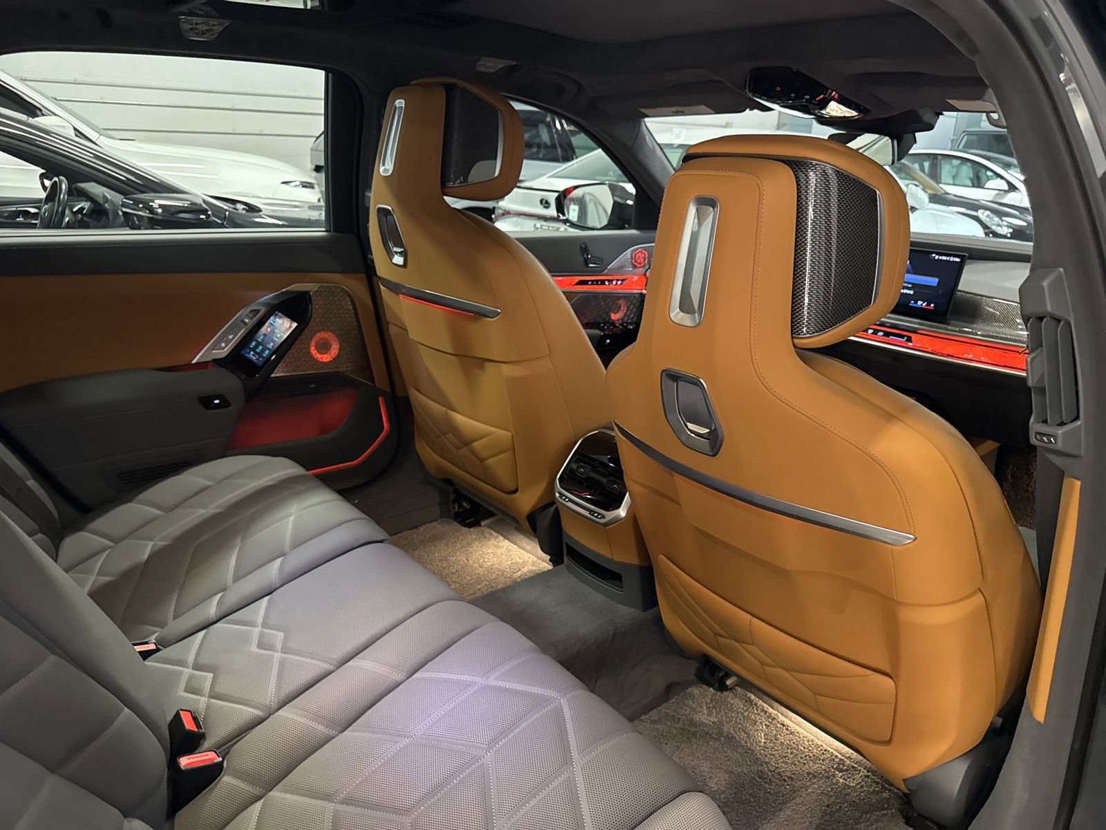 Used 2025 BMW i7 xDrive60 image 23