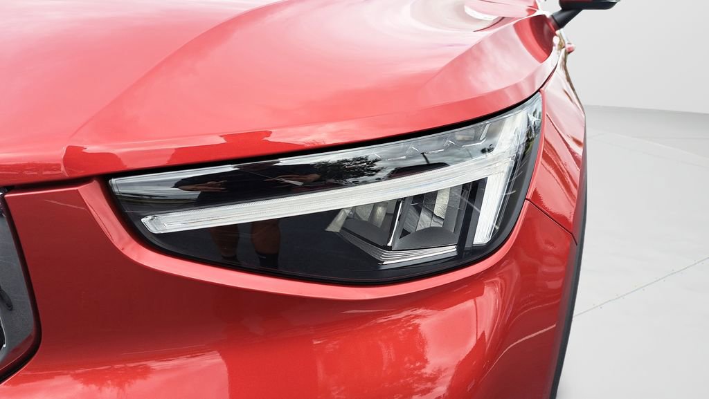 Used 2023 Volvo XC40 B5 Plus w/ Driver Assist Package image 25