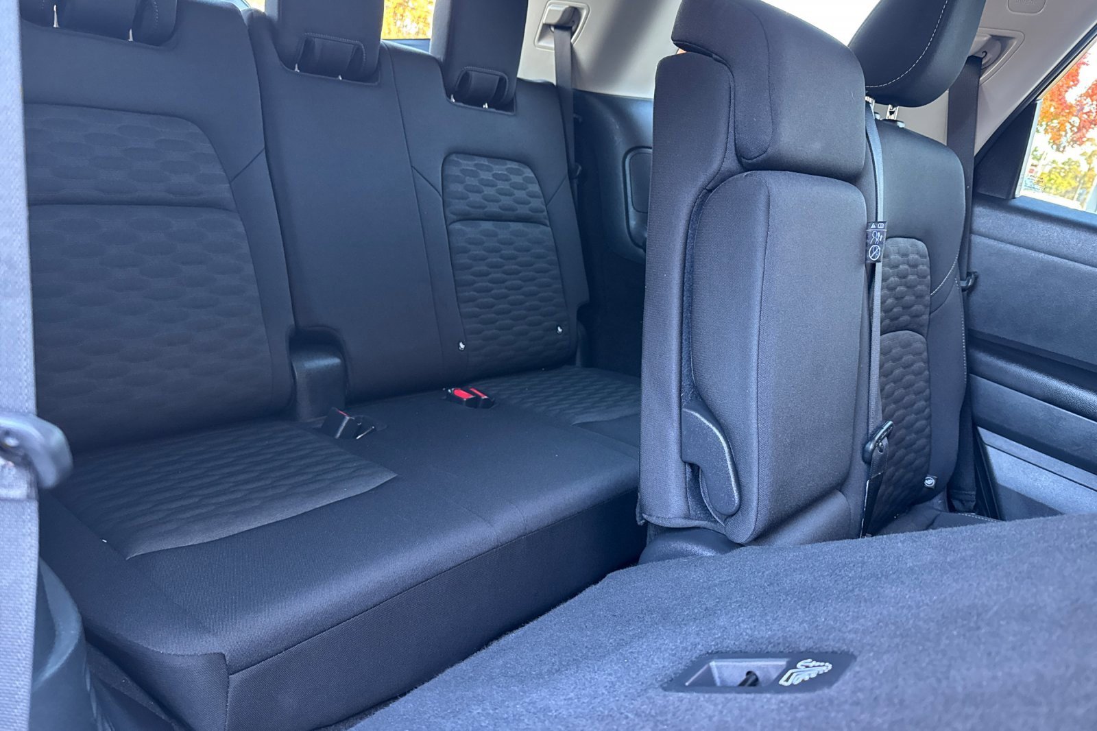 Used 2024 Nissan Pathfinder SV image 19