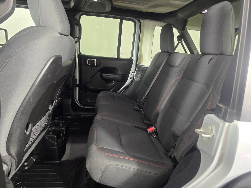 Used 2024 Jeep Wrangler Unlimited Rubicon AWD/4WD image 39