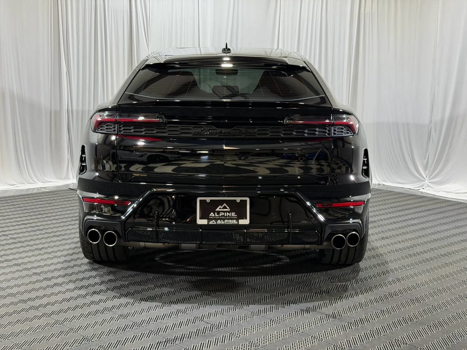 Used 2025 Lamborghini Urus SE AWD/4WD image 6