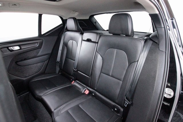 Certified 2025 Volvo XC40 B5 Plus image 26