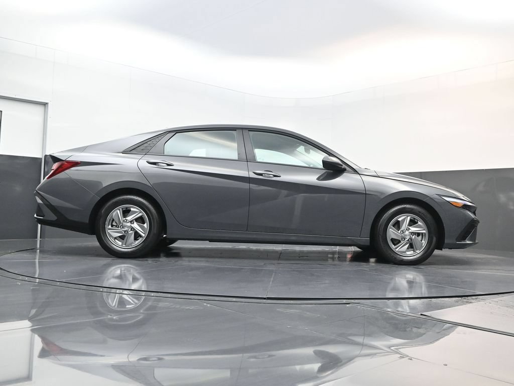 Certified 2026 Hyundai Elantra SE FWD image 22