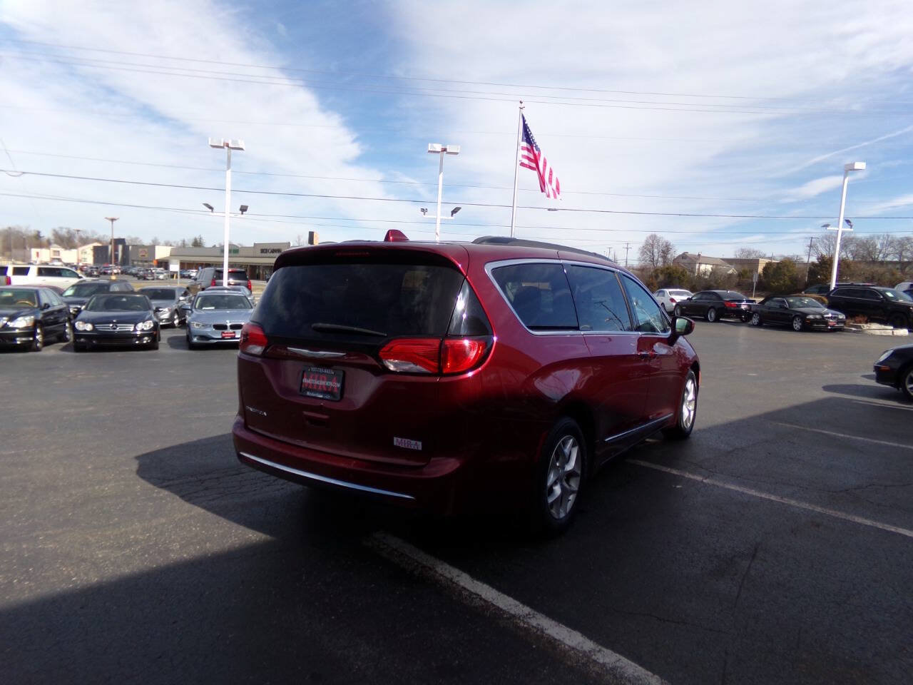 Used 2017 Chrysler Pacifica Touring-L w/ Tire & Wheel Group FWD image 7