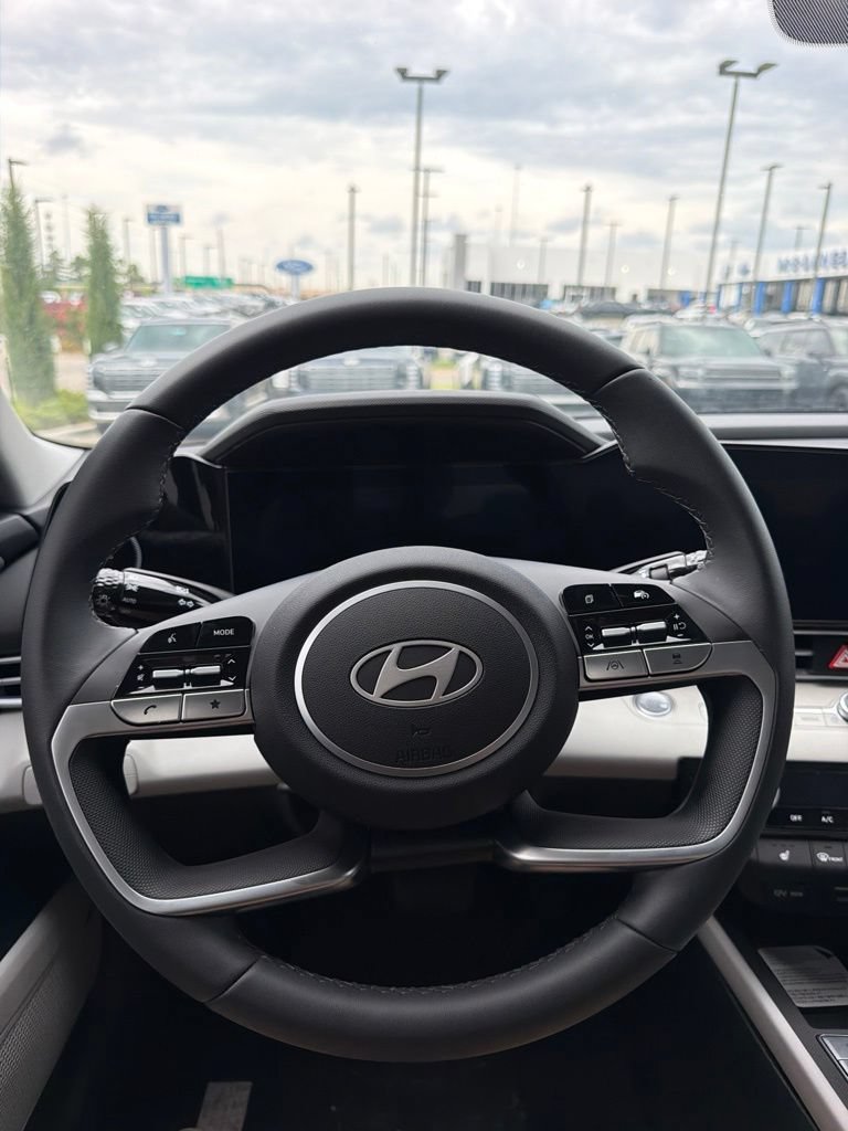 Used 2026 Hyundai Elantra Limited FWD image 14