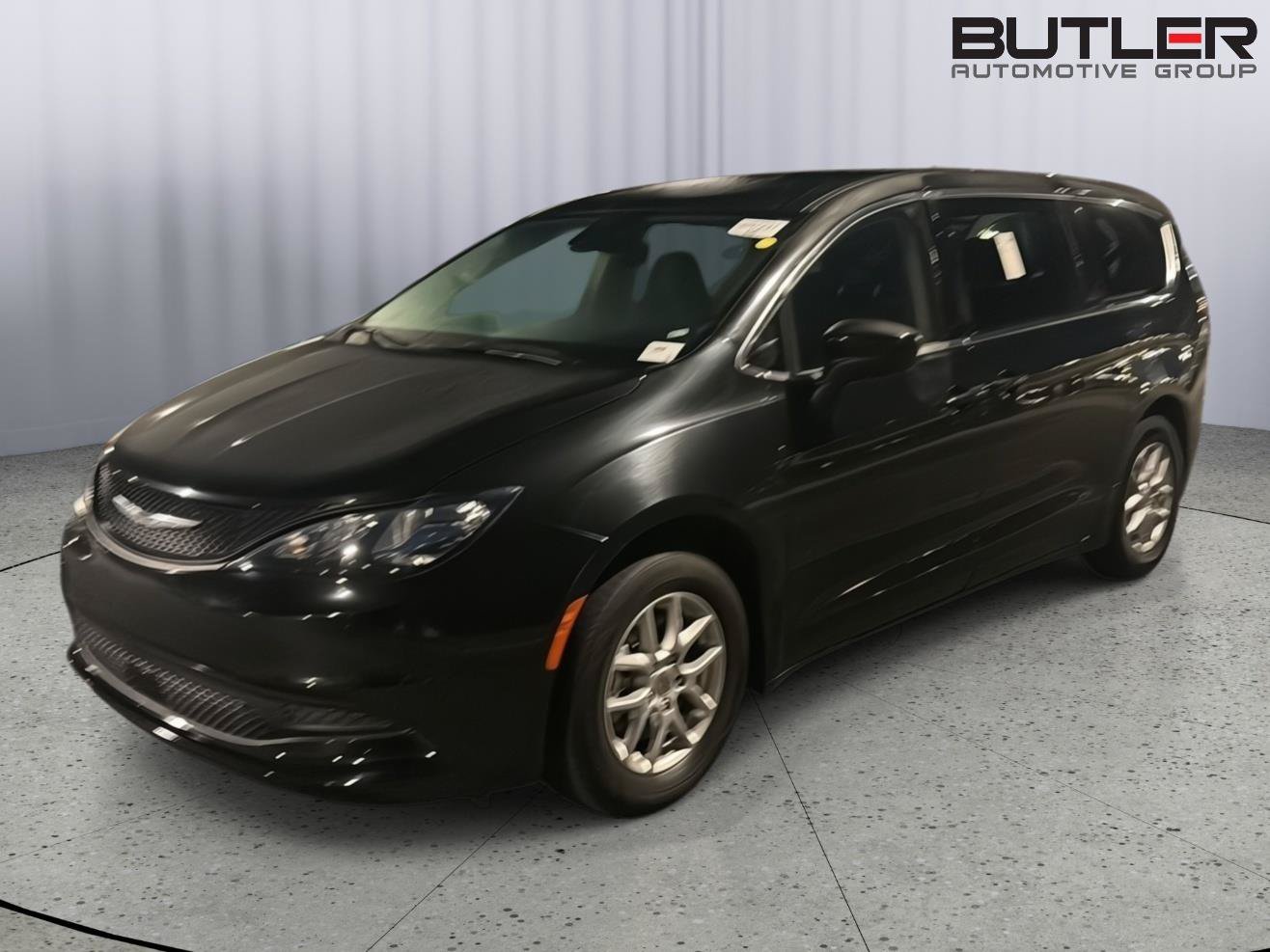 Used 2023 Chrysler Voyager LX FWD image 1