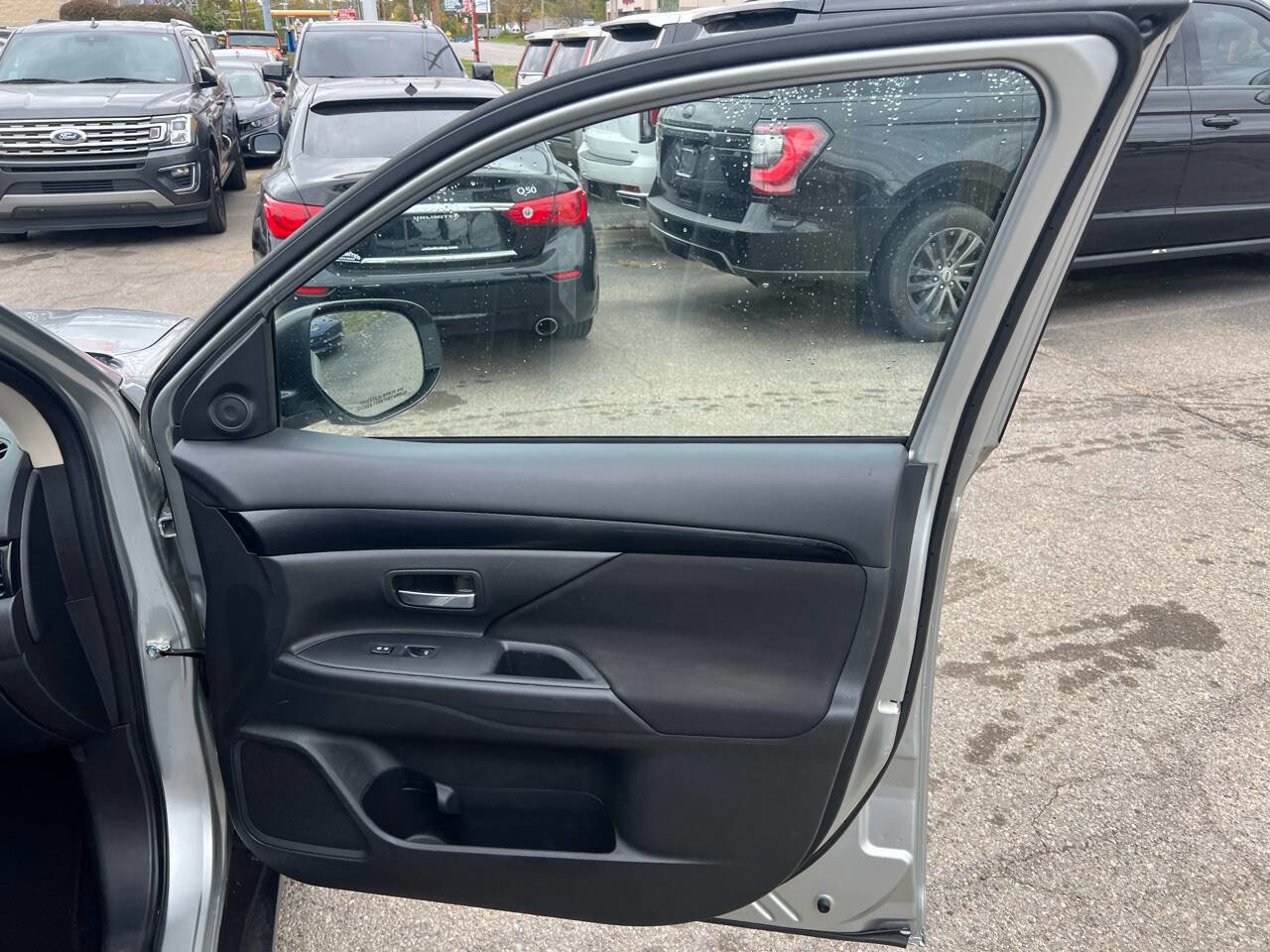 Used 2020 Mitsubishi Outlander ES image 21