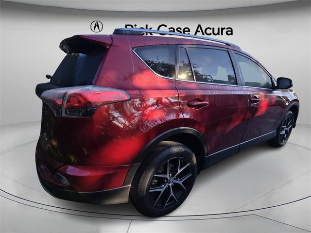 Used 2018 Toyota RAV4 SE image 5