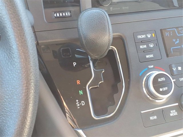 Used 2017 Toyota Sienna LE image 10