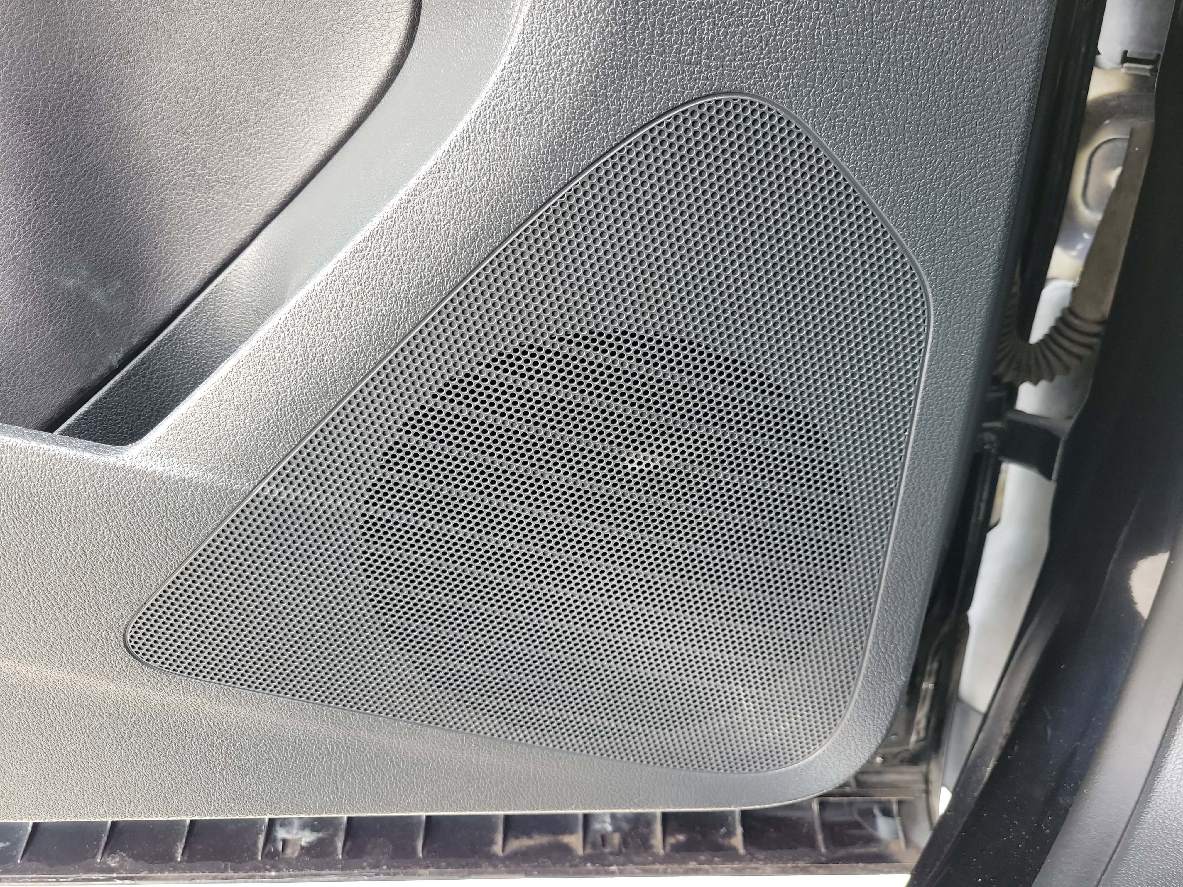 Used 2016 Volkswagen Tiguan R-Line image 17