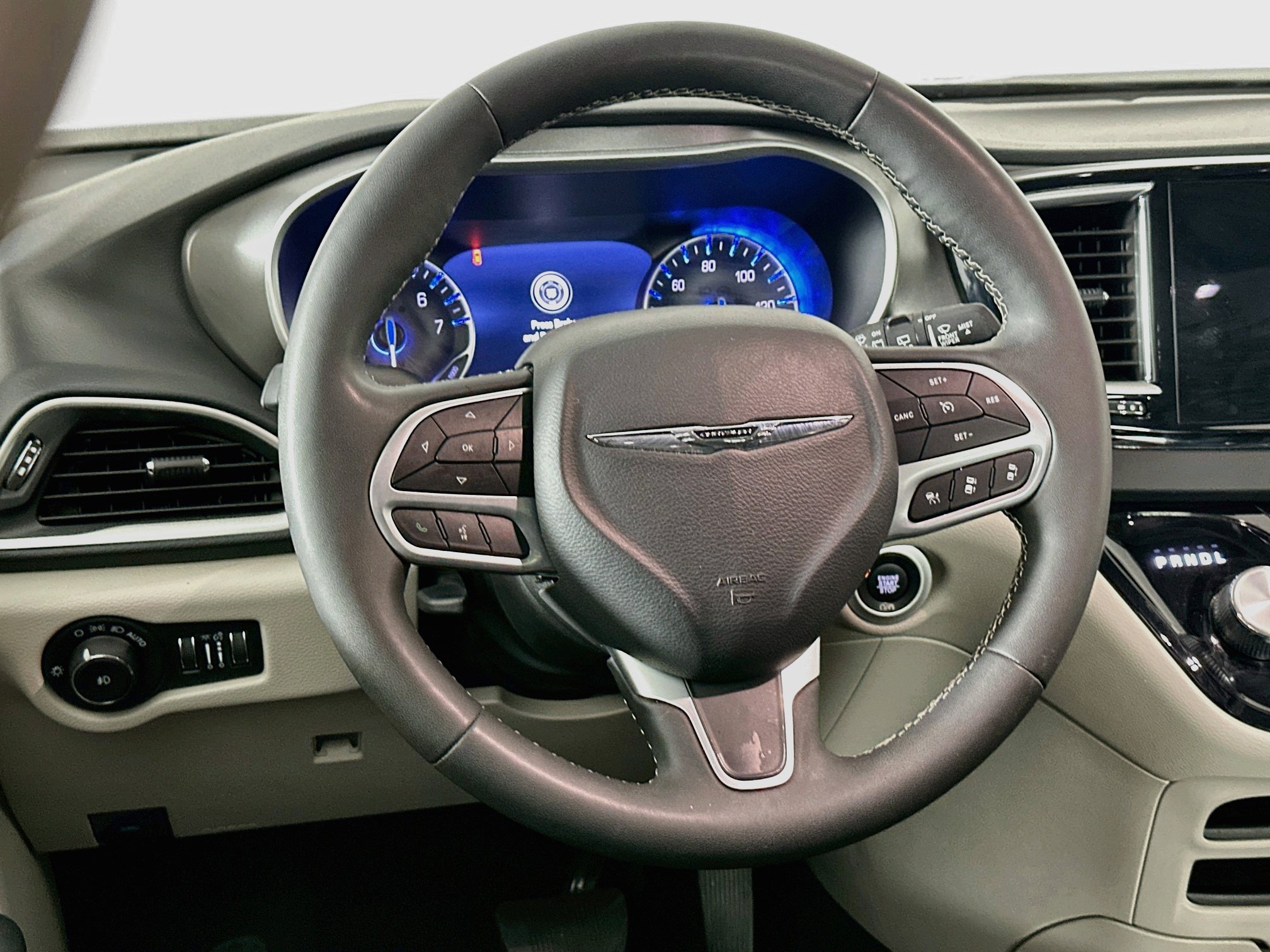 Used 2024 Chrysler Pacifica Touring-L FWD image 18