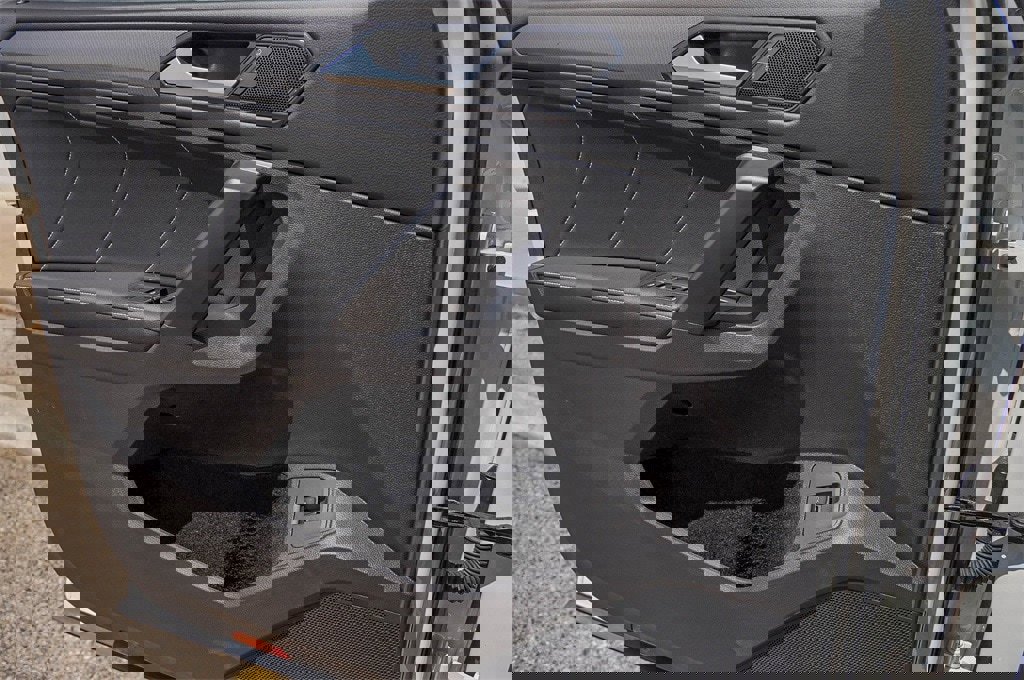 New 2024 Volkswagen Tiguan SE image 23