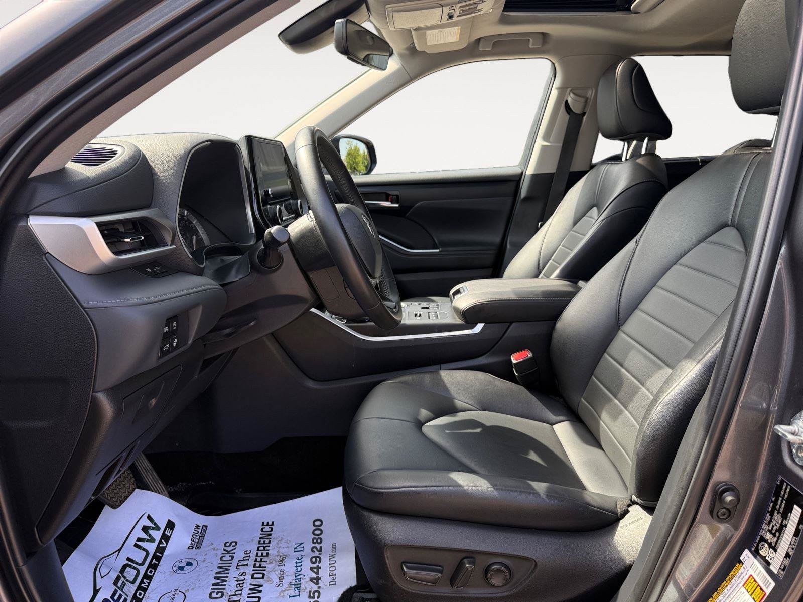 Used 2025 Toyota Highlander LE AWD/4WD image 10