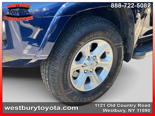 Used 2018 Toyota 4Runner SR5 AWD/4WD image 11