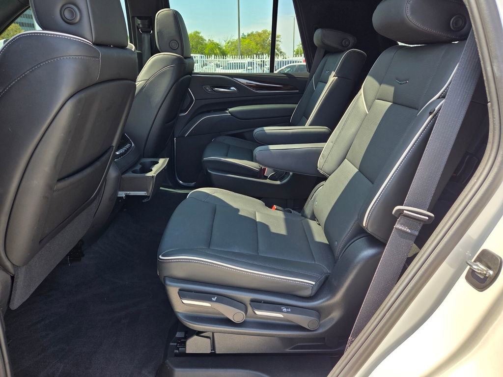 Used 2023 Cadillac Escalade Premium Luxury image 6
