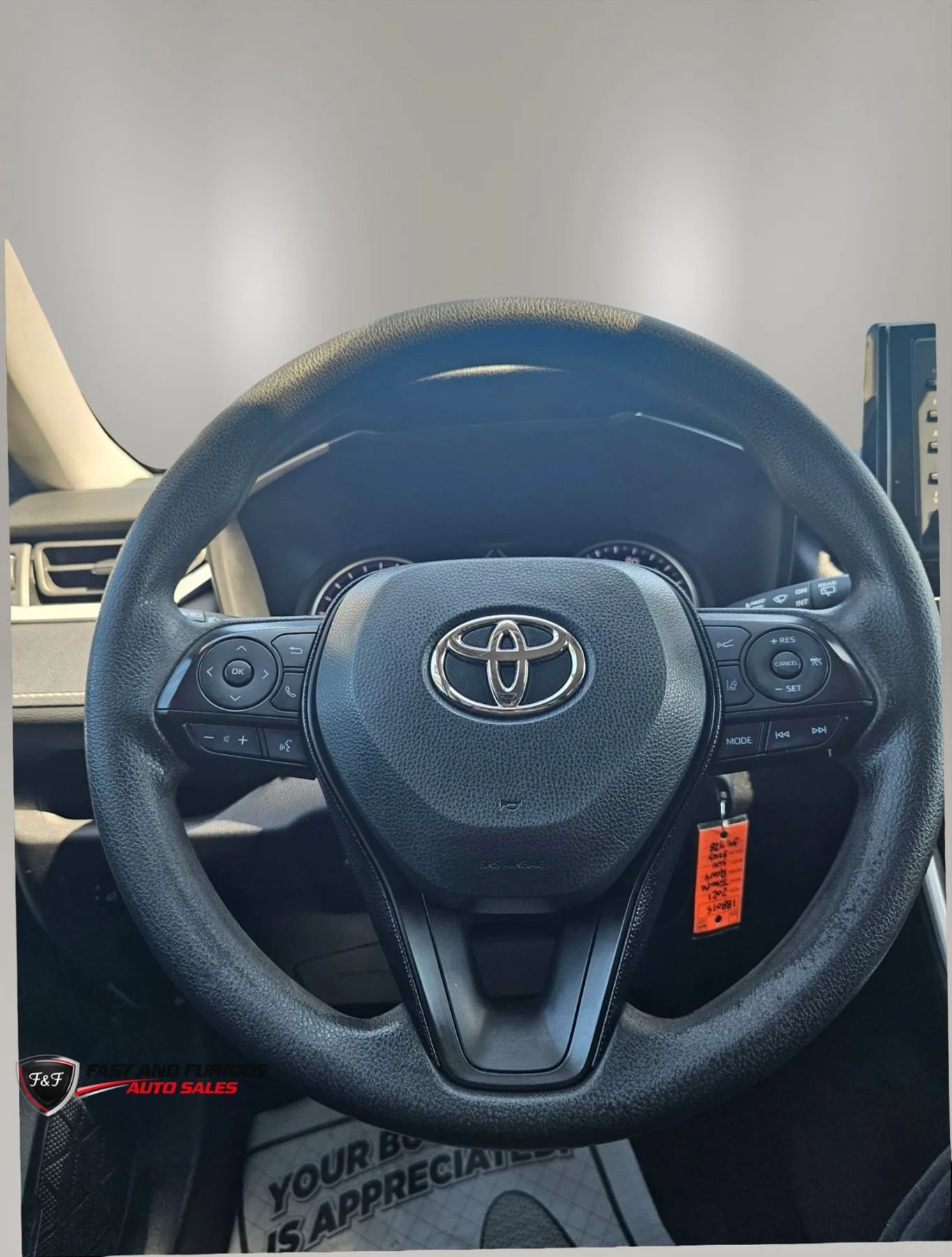 Used 2021 Toyota RAV4 LE AWD/4WD image 12