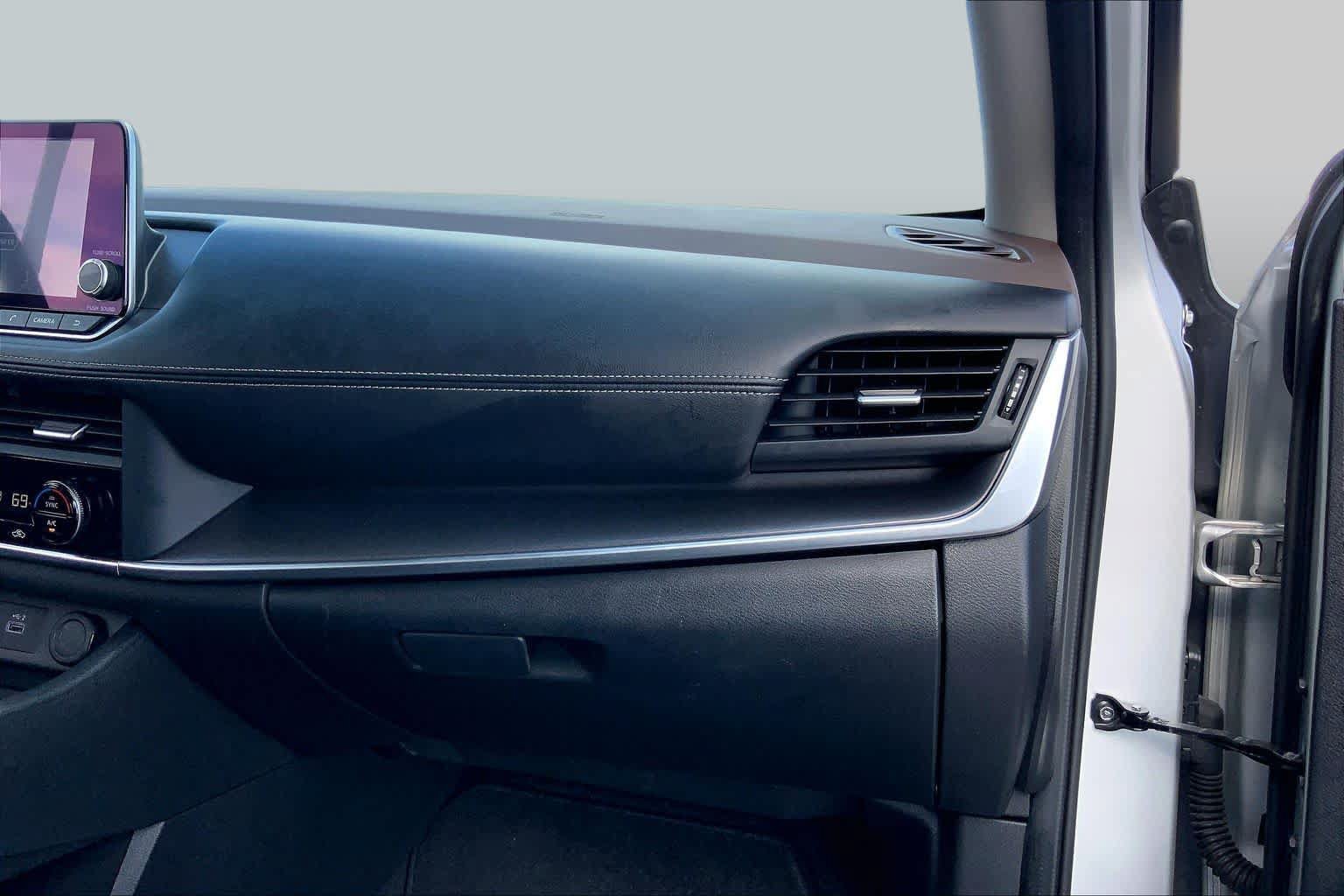 Used 2023 Nissan Rogue SV FWD image 18