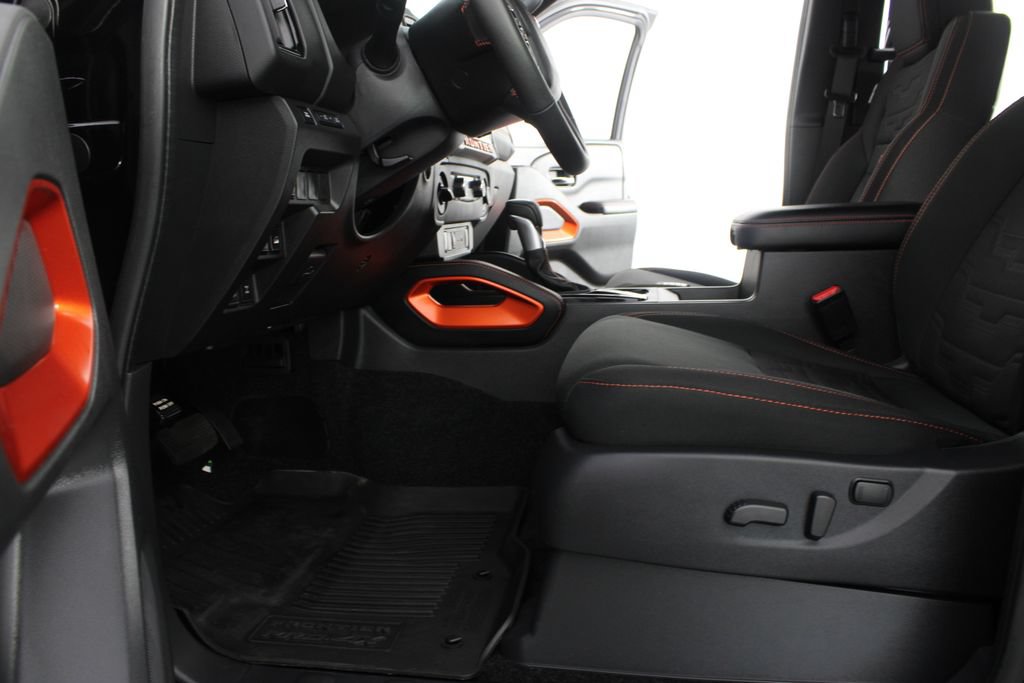 Used 2025 Nissan Frontier PRO-4X AWD/4WD image 15