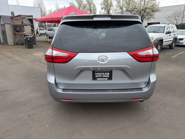 Used 2018 Toyota Sienna LE FWD image 4