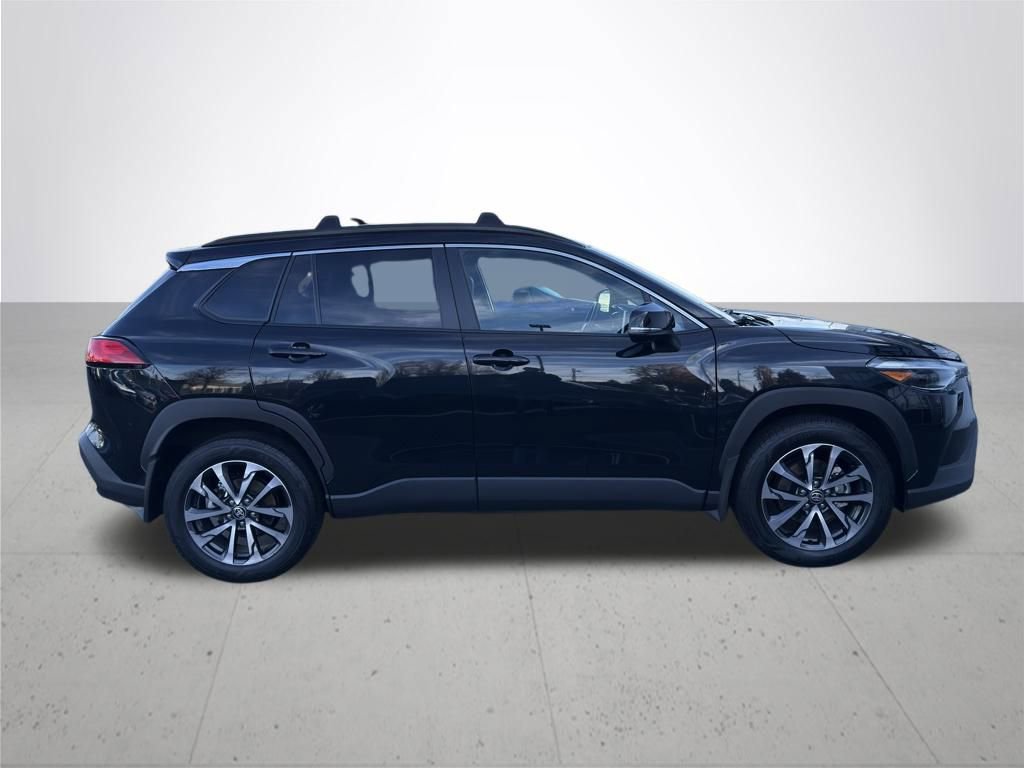 Used 2024 Toyota Corolla Cross XLE image 5
